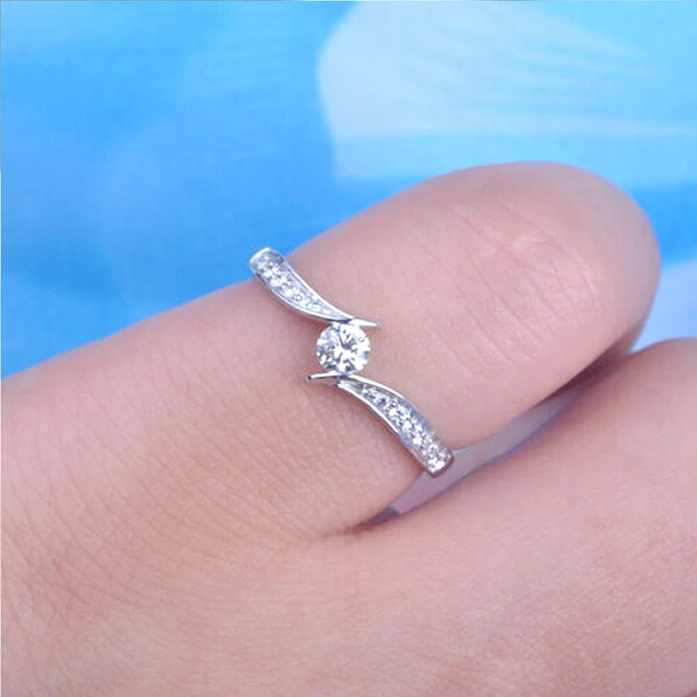 Elegant Round Wedding Ring